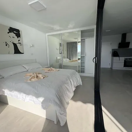 Ocean Wave Retreat Apartment