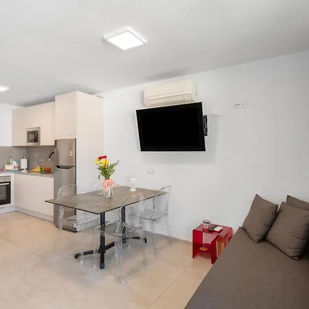 Apartment Ocean Wave Retreat