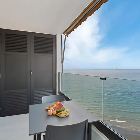 Apartment Ocean Wave Retreat